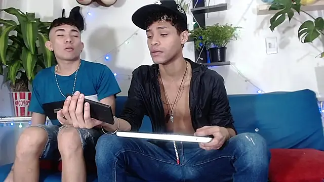 Snapshot of STRANGER_BOYS chatting on May 2026 10:19:01 PM STRANGER BOYS online show from May 2026 10:19:01 PM