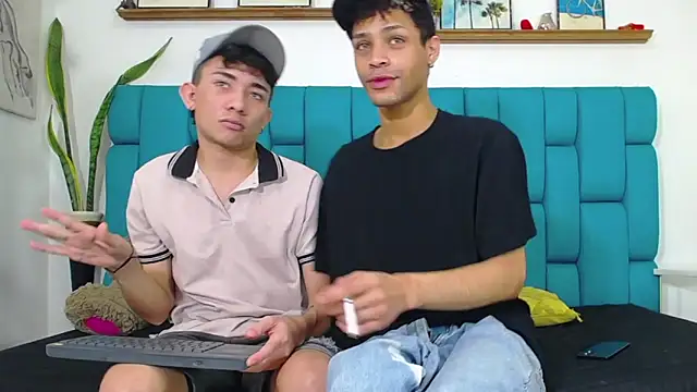 Snapshot of STRANGER_BOYS chatting on June 2026 11:20:02 PM STRANGER BOYS online show from June 2026 11:20:02 PM