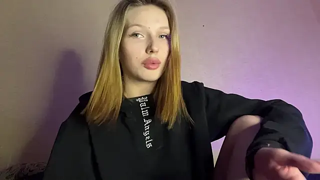xXMelanieseXx online show from July 2026 06:24:02 PM