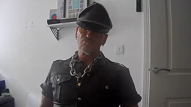 Snapshot of NottsLeather chatting on June 2026 02:19:01 PM NottsLeather online show from June 2026 02:19:01 PM