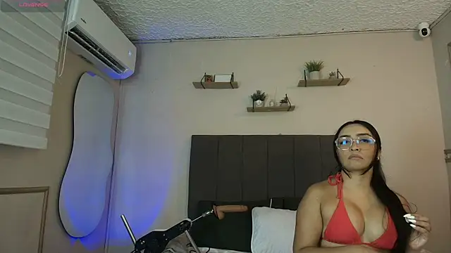 Moly Juicy online show from July 2026 07:38:01 PM