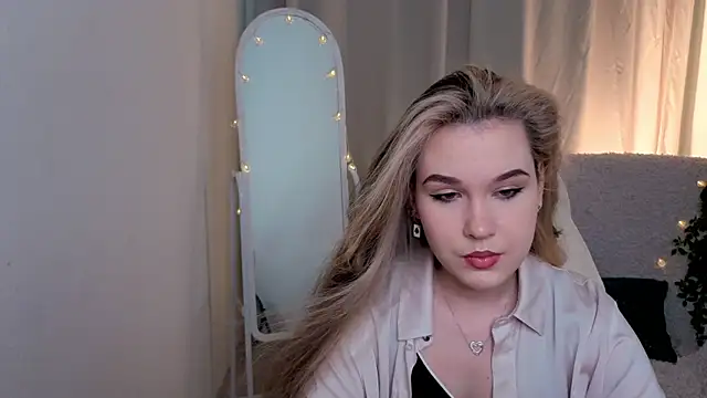NelliSimson online show from June 2026 02:33:01 PM