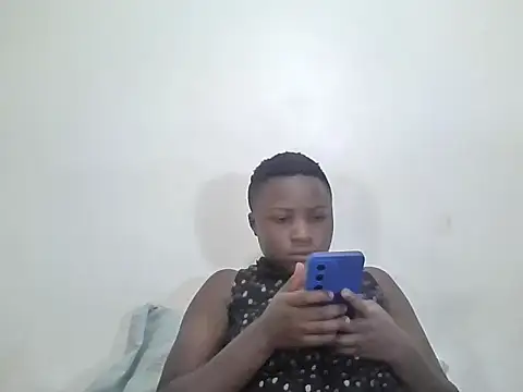 Snapshot of prettyqueenh chatting on June 2026 04:17:02 PM prettyqueenh online show from June 2026 04:17:02 PM