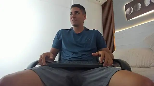 Mauro boy online show from June 2026 07:34:02 PM