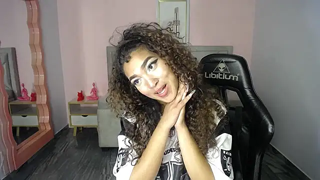 Snapshot of CamilaVixen_ch chatting on July 2026 01:40:01 AM CamilaVixen ch online show from July 2026 01:40:01 AM