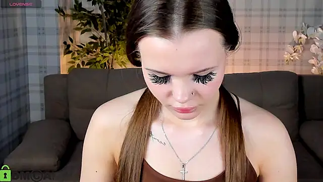 Snapshot of Ella_Butler chatting on June 2026 09:33:02 AM Ella Butler online show from June 2026 09:33:02 AM