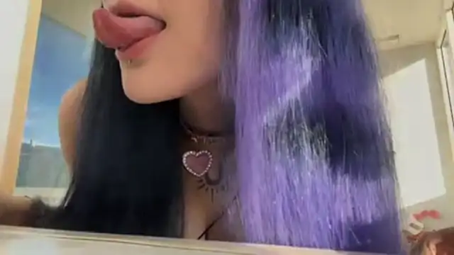 HolyCute online show from June 2026 04:09:02 PM