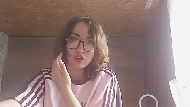 OliviaMoment online show from June 2026 08:17:01 AM