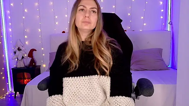 Snapshot of LindaWhite_ chatting on December 2025 05:19:02 PM LindaWhite online show from December 2025 05:19:02 PM