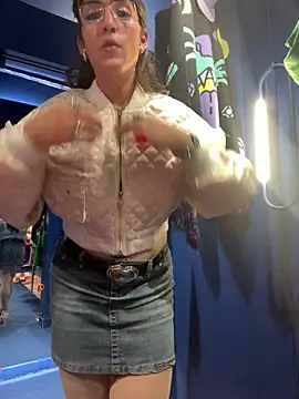Snapshot of Tr3sL3ch3sss chatting on May 2026 01:25:01 AM Tr3sL3ch3sss online show from May 2026 01:25:01 AM