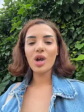 chloenyx online show from June 2026 02:33:01 PM