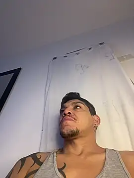 Snapshot of Tatuadomoreno23cm chatting on June 2026 01:28:02 PM Tatuadomoreno23cm online show from June 2026 01:28:02 PM