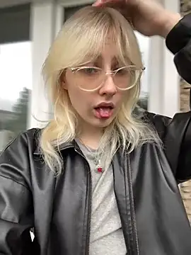 xp blondie online show from June 2026 10:09:01 AM
