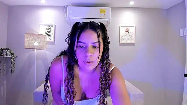 Snapshot of Mavi_saenz chatting on June 2026 08:03:01 PM Mavi saenz online show from June 2026 08:03:01 PM