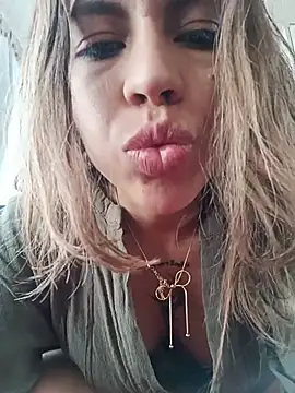 Snapshot of CleoDely chatting on June 2026 08:44:02 PM CleoDely online show from June 2026 08:44:02 PM