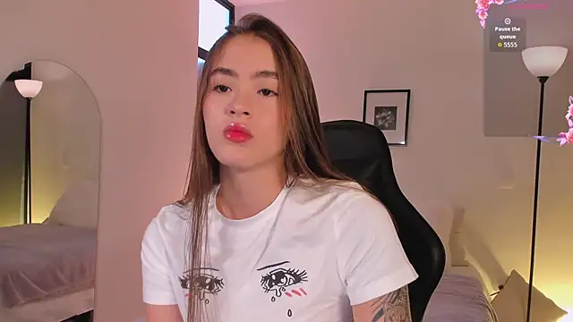 LizzyColins online show from June 2026 07:18:02 PM