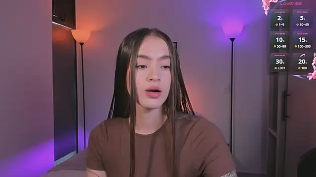 LizzyColins online show from July 2026 01:07:02 PM
