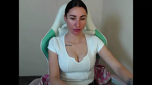 Cammil1a horn online show from June 2026 05:08:01 AM