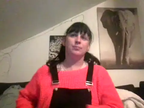 Snapshot of sexujuly88 chatting on January 2025 10:19:01 PM sexujuly88 online show from January 2025 10:19:01 PM