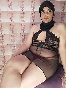 Snapshot of LenaQPeach chatting on June 2026 11:07:01 AM LenaQPeach online show from June 2026 11:07:01 AM