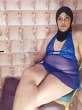 Snapshot of LenaQPeach chatting on June 2026 11:04:01 AM LenaQPeach online show from June 2026 11:04:01 AM