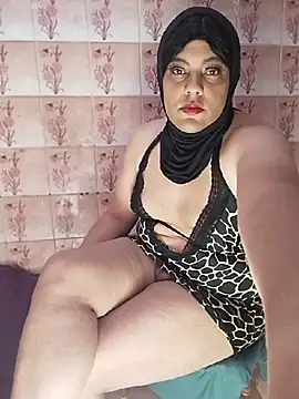 Snapshot of LenaQPeach chatting on June 2026 06:07:01 AM LenaQPeach online show from June 2026 06:07:01 AM