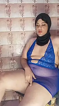 Snapshot of LenaQPeach chatting on June 2026 11:33:02 PM LenaQPeach online show from June 2026 11:33:02 PM
