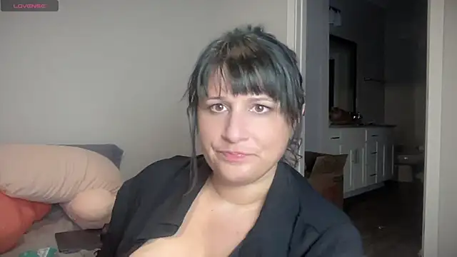 Snapshot of maddiliz chatting on March 2025 12:10:02 AM maddiliz online show from March 2025 12:10:02 AM