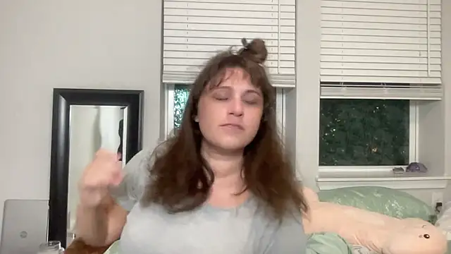 Snapshot of maddiliz chatting on September 2025 01:49:01 AM maddiliz online show from September 2025 01:49:01 AM