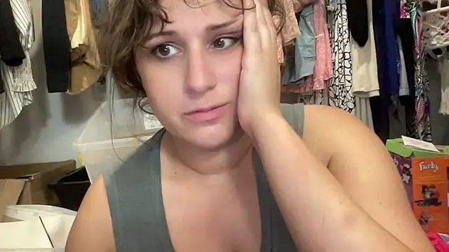 Snapshot of maddiliz chatting on October 2025 12:01:02 AM maddiliz online show from October 2025 12:01:02 AM