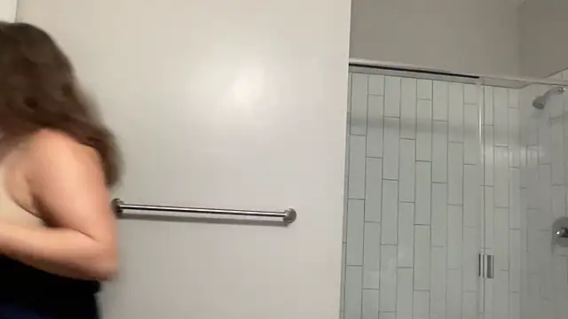 Snapshot of maddiliz chatting on October 2025 01:06:01 AM maddiliz online show from October 2025 01:06:01 AM