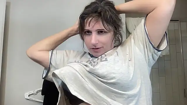 Snapshot of maddiliz chatting on November 2025 02:06:02 AM maddiliz online show from November 2025 02:06:02 AM