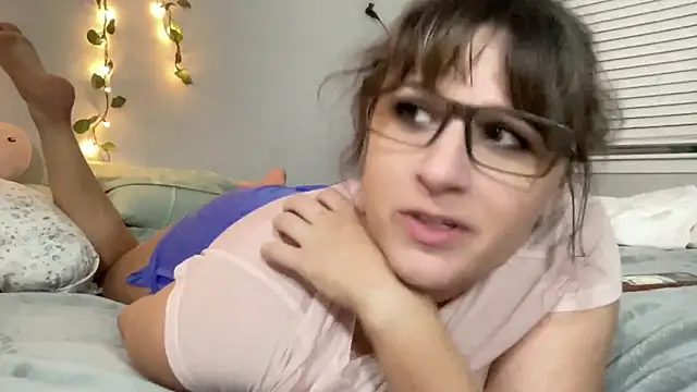 Snapshot of maddiliz chatting on November 2025 05:06:02 AM maddiliz online show from November 2025 05:06:02 AM