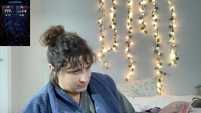 Snapshot of maddiliz chatting on December 2025 12:04:02 AM maddiliz online show from December 2025 12:04:02 AM