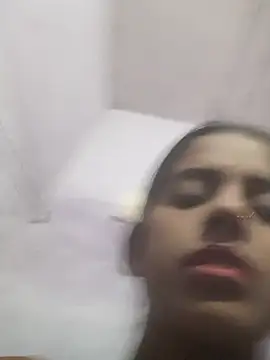 Snapshot of Saloni-Tyagi chatting on June 2026 05:17:02 PM Saloni-Tyagi online show from June 2026 05:17:02 PM