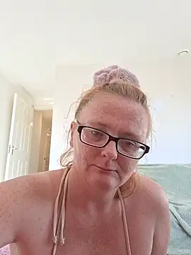 Snapshot of Naughtybutnicedaisy chatting on June 2026 04:44:01 PM Naughtybutnicedaisy online show from June 2026 04:44:01 PM