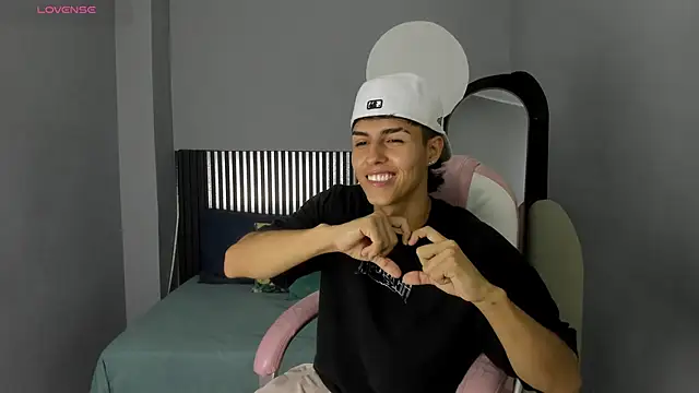 Axel Mendozaa online show from June 2026 09:10:01 PM