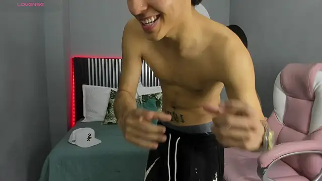 Axel Mendozaa online show from June 2026 07:58:02 PM