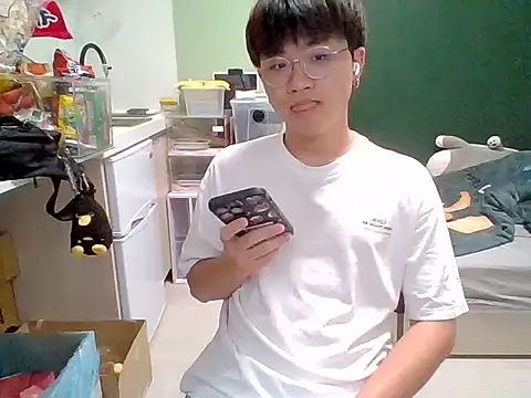 Snapshot of Yang_571 chatting on June 2026 04:27:02 PM Yang 571 online show from June 2026 04:27:02 PM