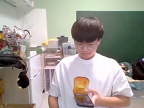 Snapshot of Yang_571 chatting on June 2026 04:59:01 PM Yang 571 online show from June 2026 04:59:01 PM