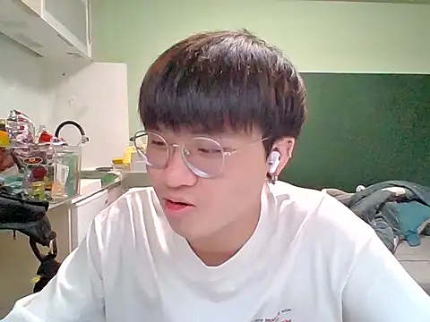Snapshot of Yang_571 chatting on June 2026 05:00:01 PM Yang 571 online show from June 2026 05:00:01 PM