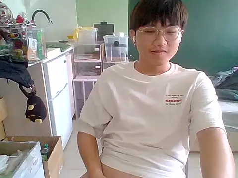 Snapshot of Yang_571 chatting on June 2026 05:06:01 AM Yang 571 online show from June 2026 05:06:01 AM