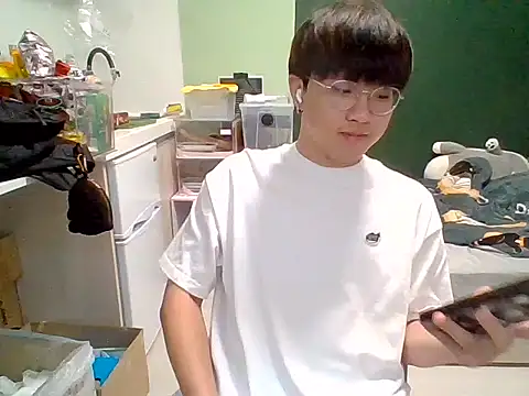 Snapshot of Yang_571 chatting on June 2026 05:18:02 PM Yang 571 online show from June 2026 05:18:02 PM