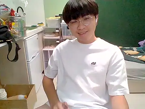 Snapshot of Yang_571 chatting on July 2026 04:33:02 PM Yang 571 online show from July 2026 04:33:02 PM