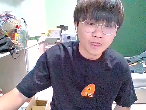 Snapshot of Yang_571 chatting on July 2026 03:40:01 PM Yang 571 online show from July 2026 03:40:01 PM