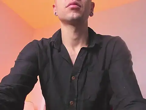 Snapshot of Tayler_millers_ chatting on July 2026 05:04:01 PM Tayler millers online show from July 2026 05:04:01 PM