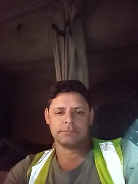 Snapshot of Mr200685 chatting on July 2026 02:42:02 AM Mr200685 online show from July 2026 02:42:02 AM