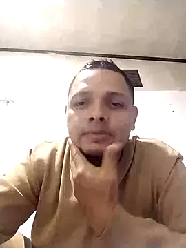Snapshot of EnzoDesire chatting on July 2026 07:43:01 AM EnzoDesire online show from July 2026 07:43:01 AM
