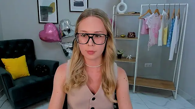 Snapshot of Dana_Long chatting on June 2026 12:53:01 PM Dana Long online show from June 2026 12:53:01 PM