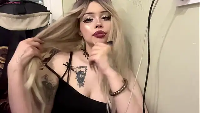 moonluv33 online show from July 2026 02:34:01 PM